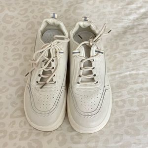 YesStyle Queen Zoo Beige Sneakers